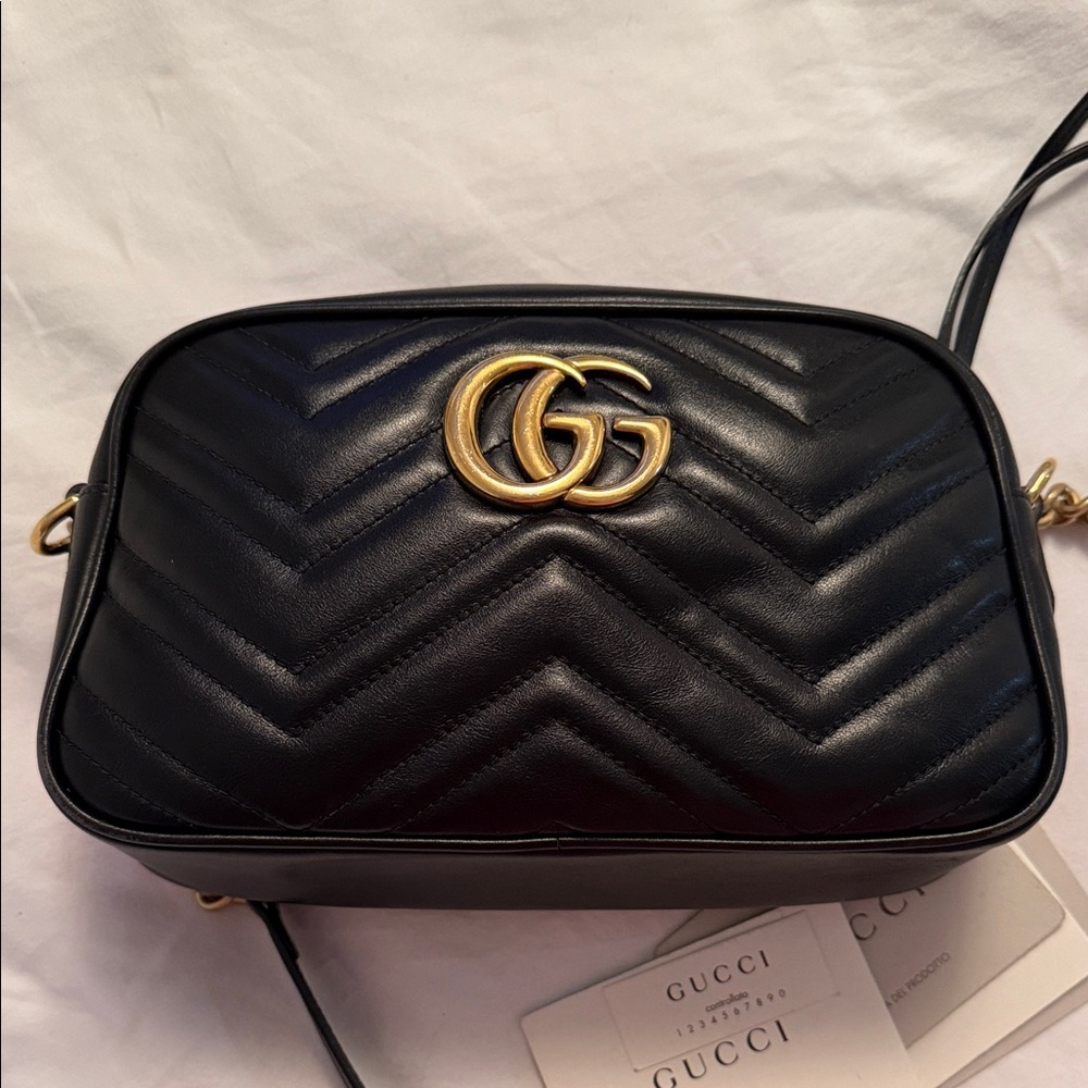 Gucci Black Quilted Leather Camera Bag with Gold GG - Picture 2 of 12
